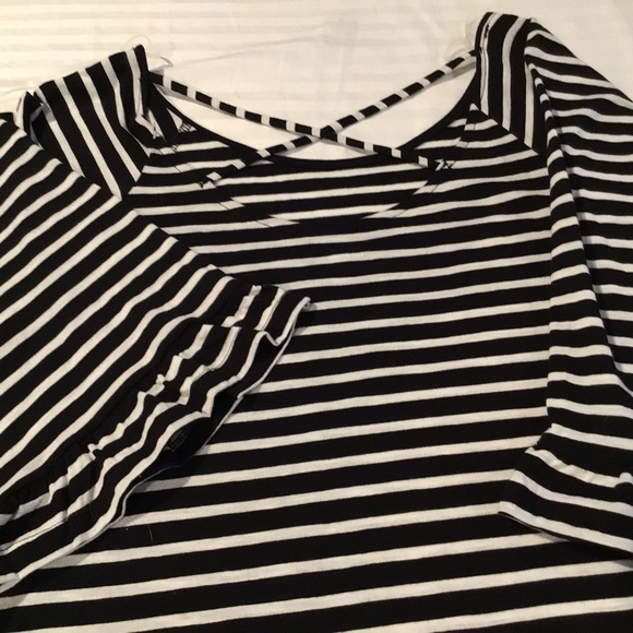A.N.A. Black and white top. - Picture 2 of 5